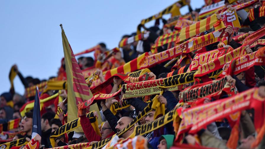 Sciarpata dei tifosi del Benevento