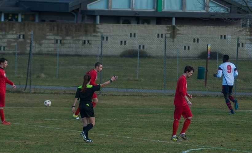 Arbitro donna