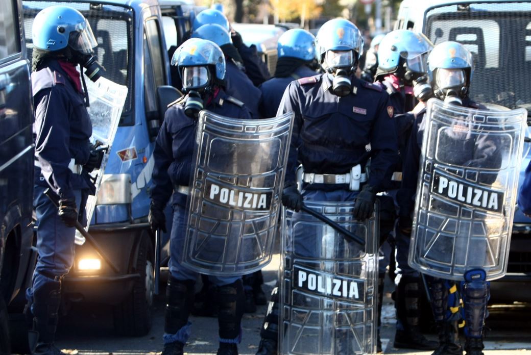 Polizia antisommossa