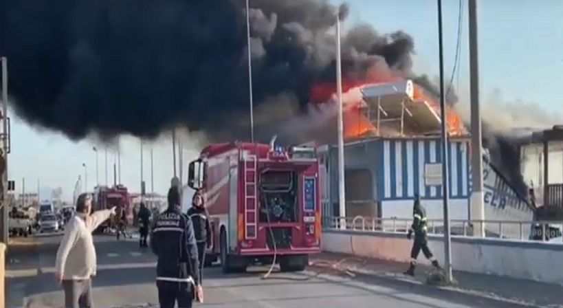 Salerno Incendio La Vela