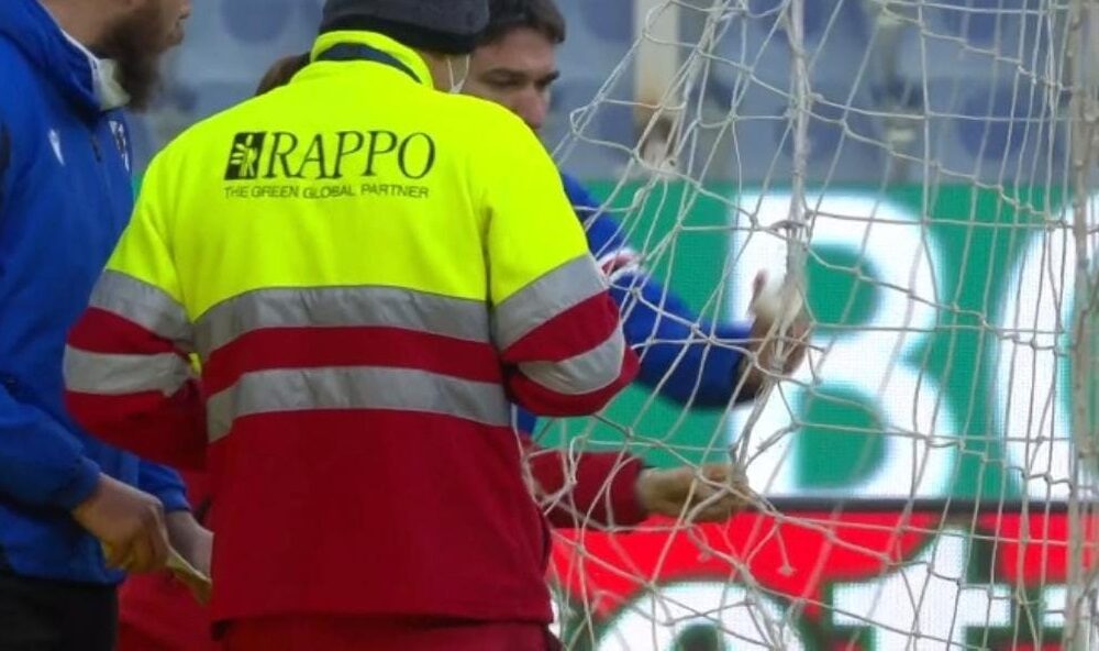 Gol buco nella rete Praet