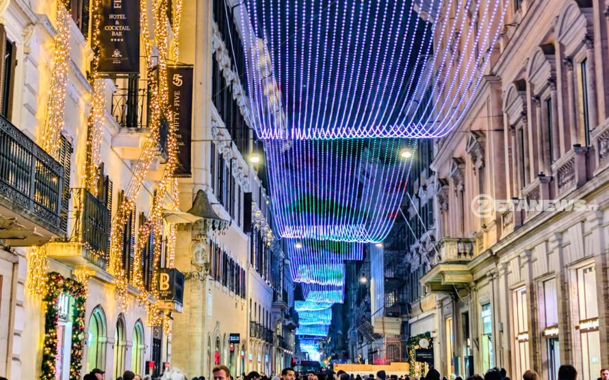 Luci di Natale Roma 2025 in via del Corso