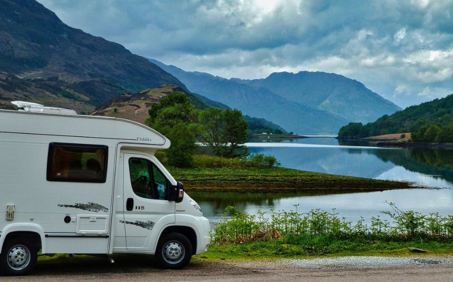 Camper al lago